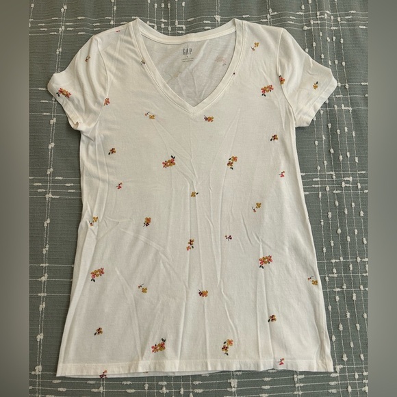 GAP Women's White Floral V-Neck Top size S - Picture 1 of 6